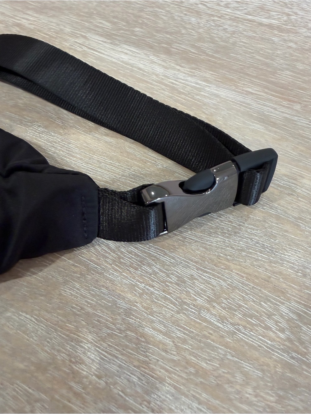 ALO Yoga Belt Bag - Picture 4 of 10
